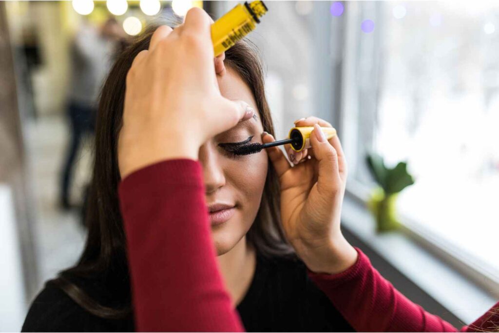 Tinted False Eyelashes Are The New Quirk, colorful lashes