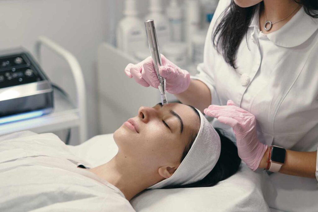 How does HydraFacial work?
