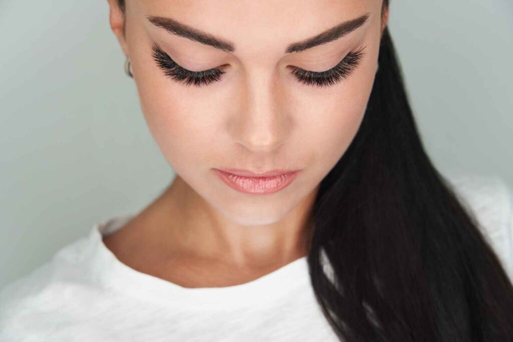 Individual Lash Extension vs Cluster Lashes