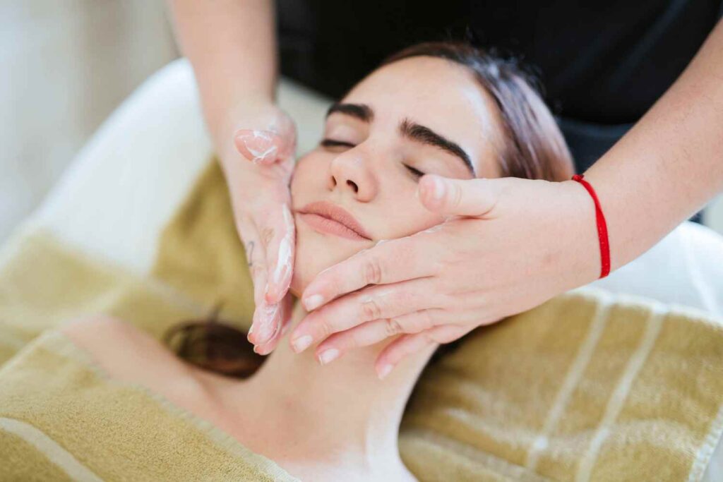 Facials Treatment: How to Choose the Right One for Your Skin,delay the signs of aging, remove dead skin