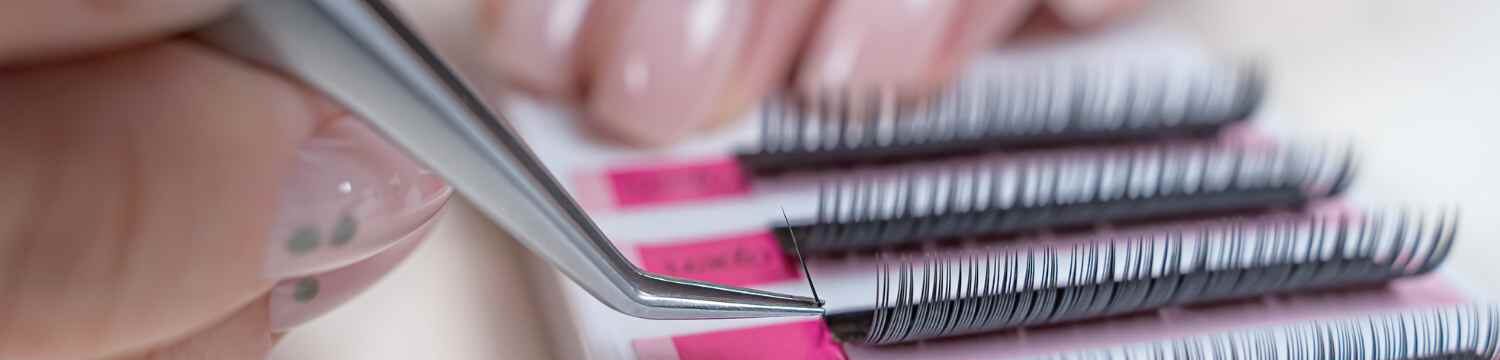 Choosing the Right Thickness for Volume 1-6D Lash Extensions