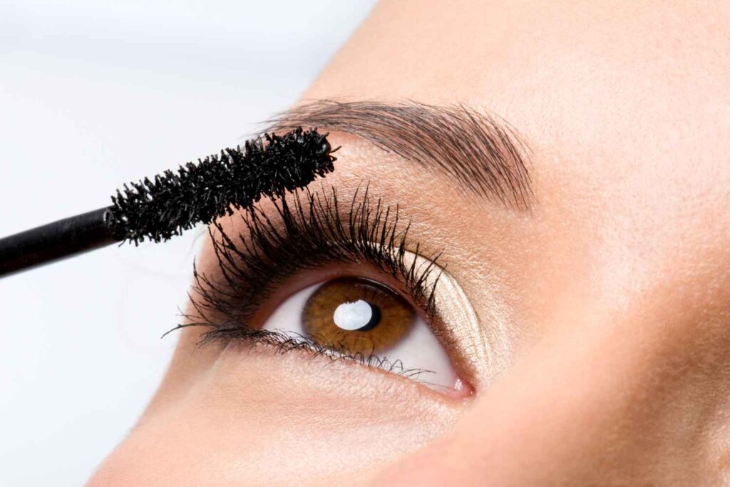 Achieving Perfectly Fluffy Lashes with Fanning Techniques