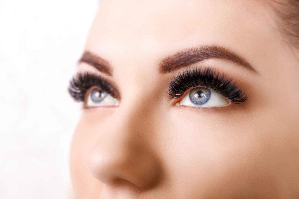 3D Russian Volume Extensions: Achieve Luxuriously Full Lashes