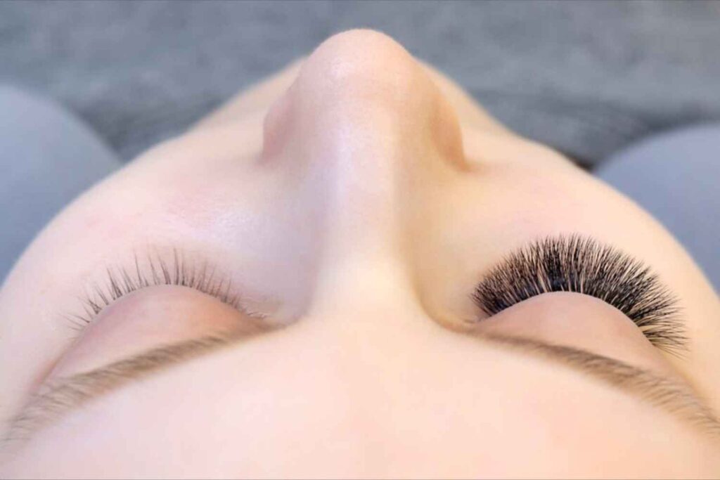 Pros and Cons of Classic Eyelash Extensions