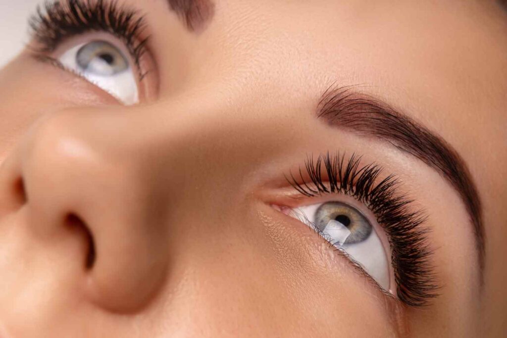 natural lashes, The Magic of Eyelash Extensions, classic eyelash extensions