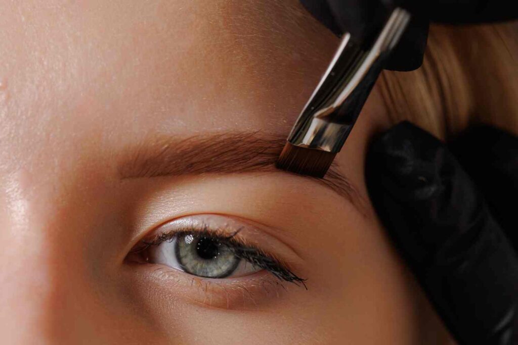 eyebrow tinting