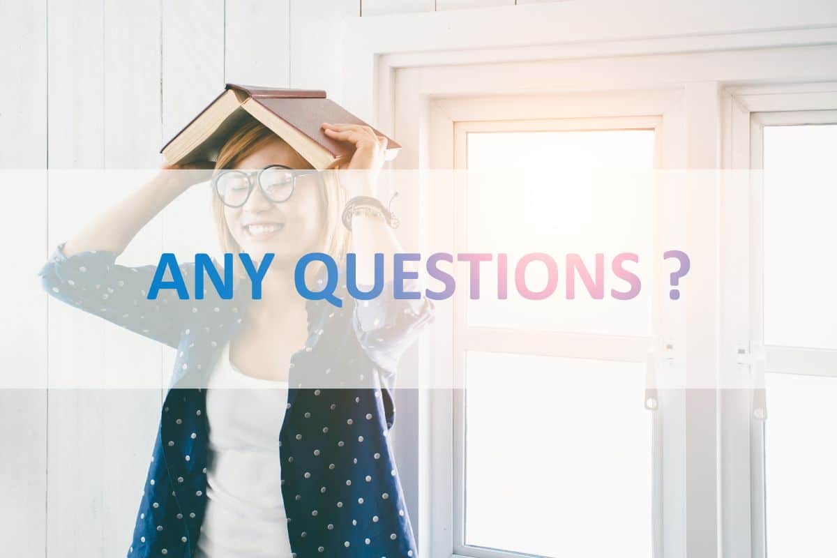 Lash technician consulting a client before extensions